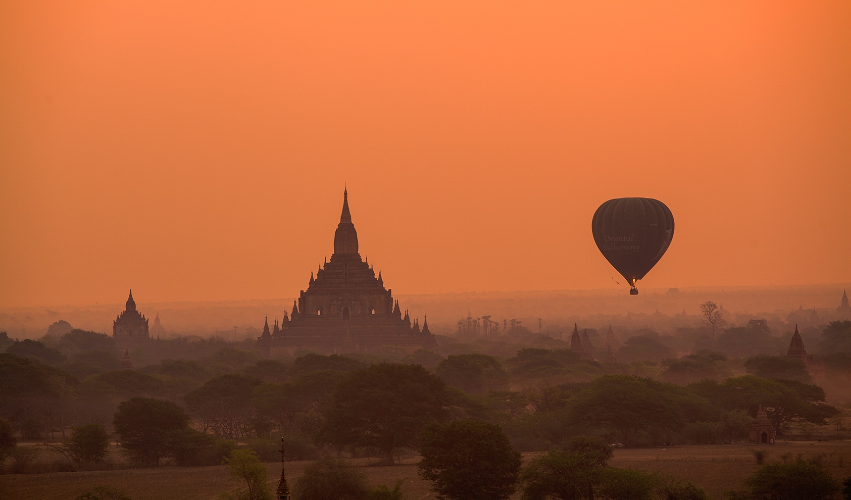 緬甸蒲甘佛塔落日掠影